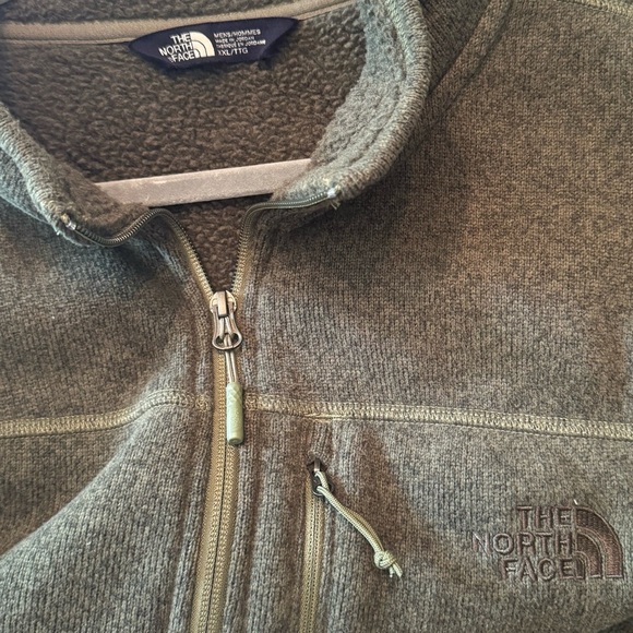 The North Face Green Men's 1/4 Zip Fleece Pullover Sweatshirt - Picture 2 of 5